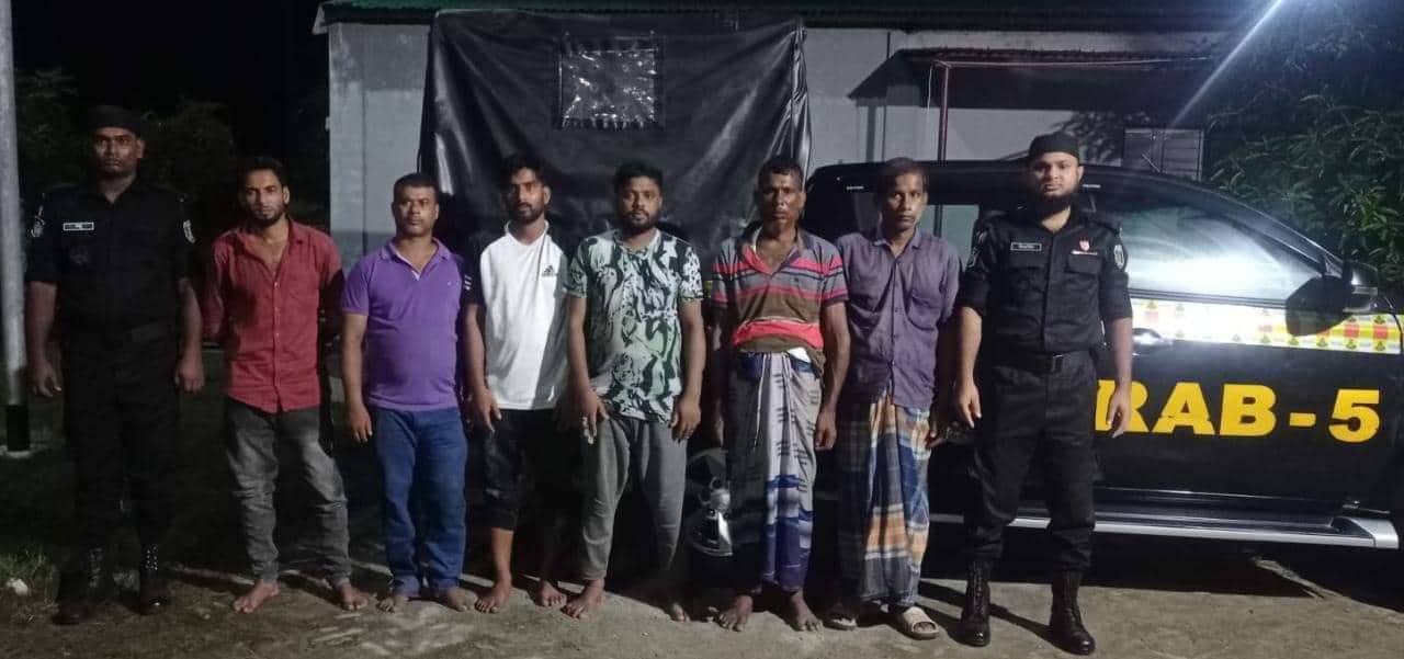 চাঁপাইনবাবগঞ্জে জুয়া খেলার অপরাধে আটক ৬