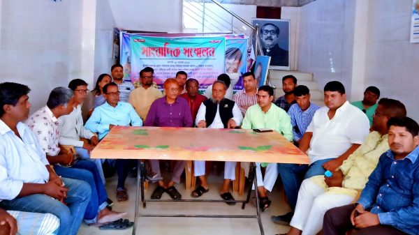 নাচোলে সাংবাদিক সম্মেলনের মাধ্যমে রয়েল বিশ্বাসের পার্থীতা প্রত্যাহার