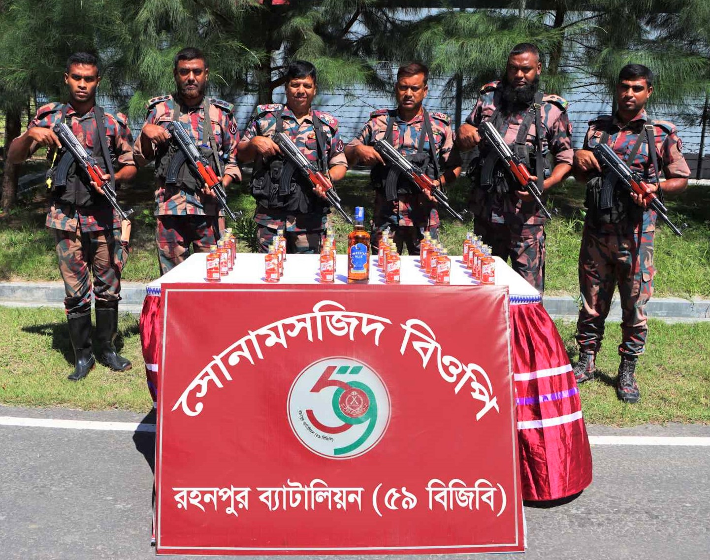 বিজিবি কর্তৃক সোনামসজিদ সীমান্তে বিদেশী মদ আটক প্রসংগে।