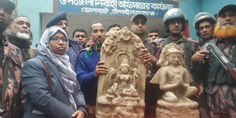 চাঁপাইনবাবগঞ্জ ভোলাহাটে দুটি কষ্টি পাথরের মূর্তি উদ্ধার