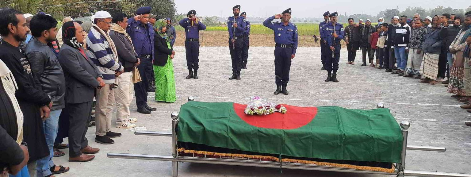 নাচোলের বীরমুক্তিযোদ্ধা ছাহেন মোল্লাকে রাষ্ট্রীয় মর্যাদায় দাফন
