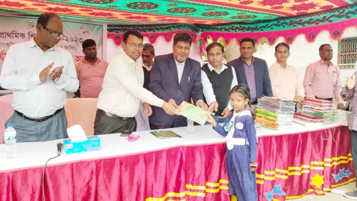 সদরে প্রাথমিক শিক্ষা পদক বিজয়ীদের পুরস্কার বিতরণ