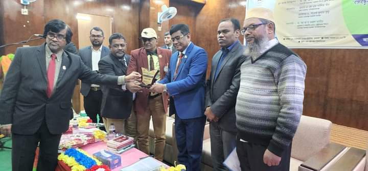 চাঁপাইনবাবগঞ্জ সরকারি কলেজের রাষ্ট্রবিজ্ঞান বিভাগ আয়োজিত শীর্ষক সেমিনার অনুষ্ঠিত হয়