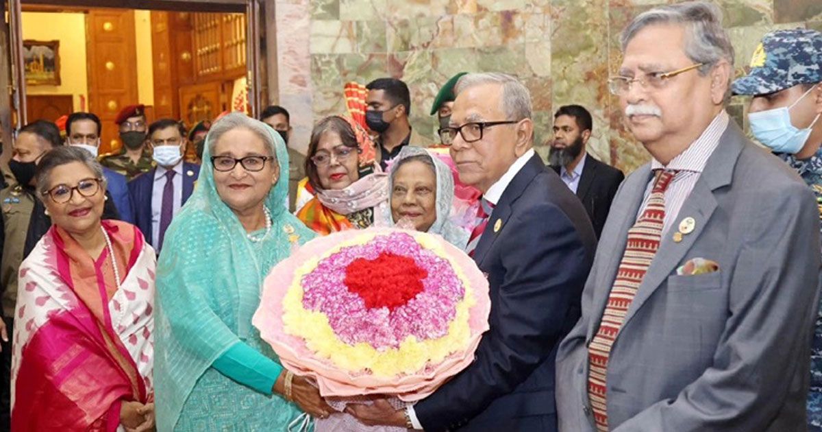 বিদায়ী রাষ্ট্রপতির সঙ্গে নবনির্বাচিত রাষ্ট্রপতি ও প্রধানমন্ত্রীর সাক্ষাৎ