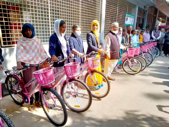 গোমস্তাপুরে ক্ষুদ্র নৃ-গোষ্ঠীর শিক্ষাবৃত্তি ও বাইসাইকেল প্রদান