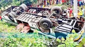 নাচোলে ভুটভুটি উল্টে হতাহত ২