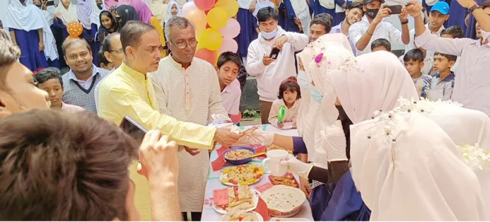 শিবগঞ্জে গ্রাম বাংলার ঐতিহ্য পিঠা উৎসব উদযাপন