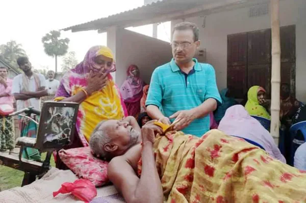 পেশায় উচ্চপদস্থ কর্মকর্তা মানবসেবা তার নেশা