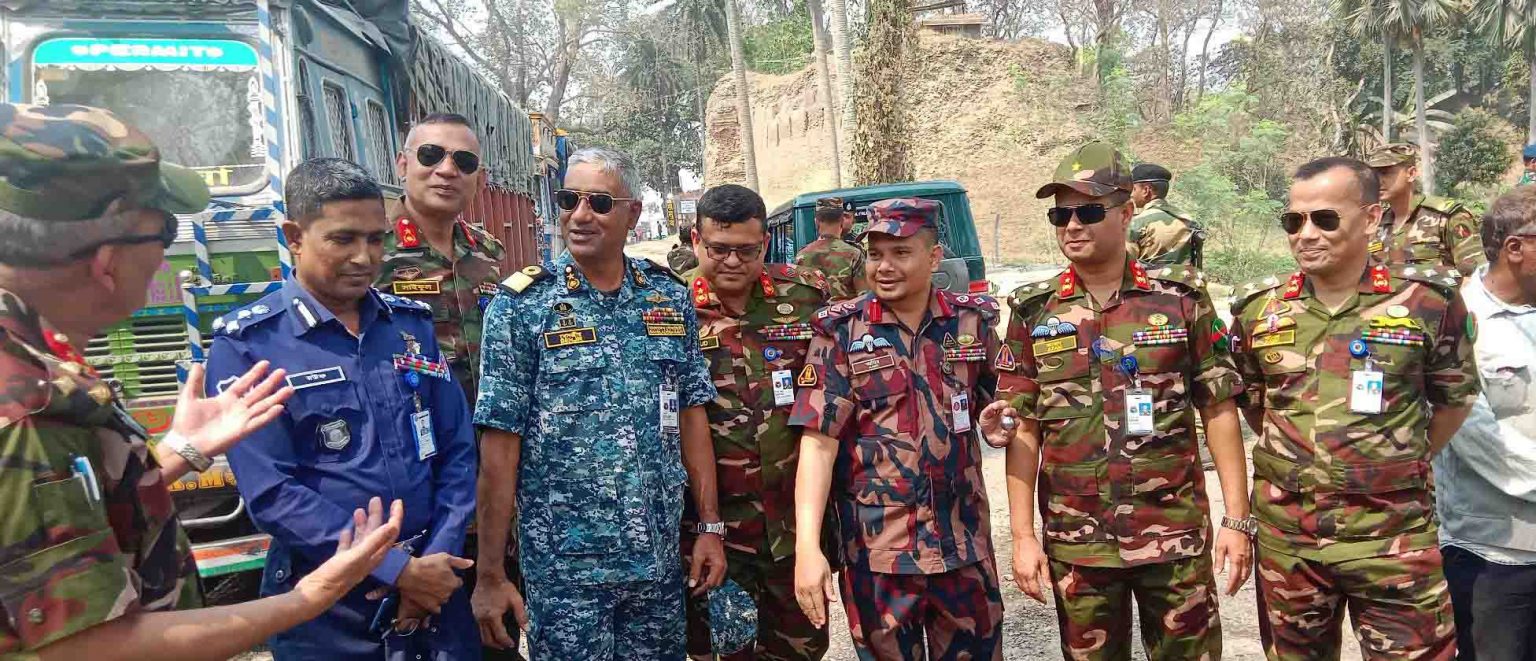 ন্যাশনাল ডিফেন্স কলেজ (এনডিসি)ঢাকা কোর্সের ২৪ সদস্যর প্রতিনিধি দলের সোনামসজিদ স্থলবন্দর পরিদর্শন