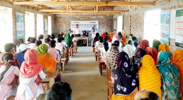 আলোর পাঠাশালায় শিক্ষার্থীদের স্বাস্থ্যবিধি সম্পর্কে পাঠদান ও স্বাস্থ্য উপকরণ বিতরণ