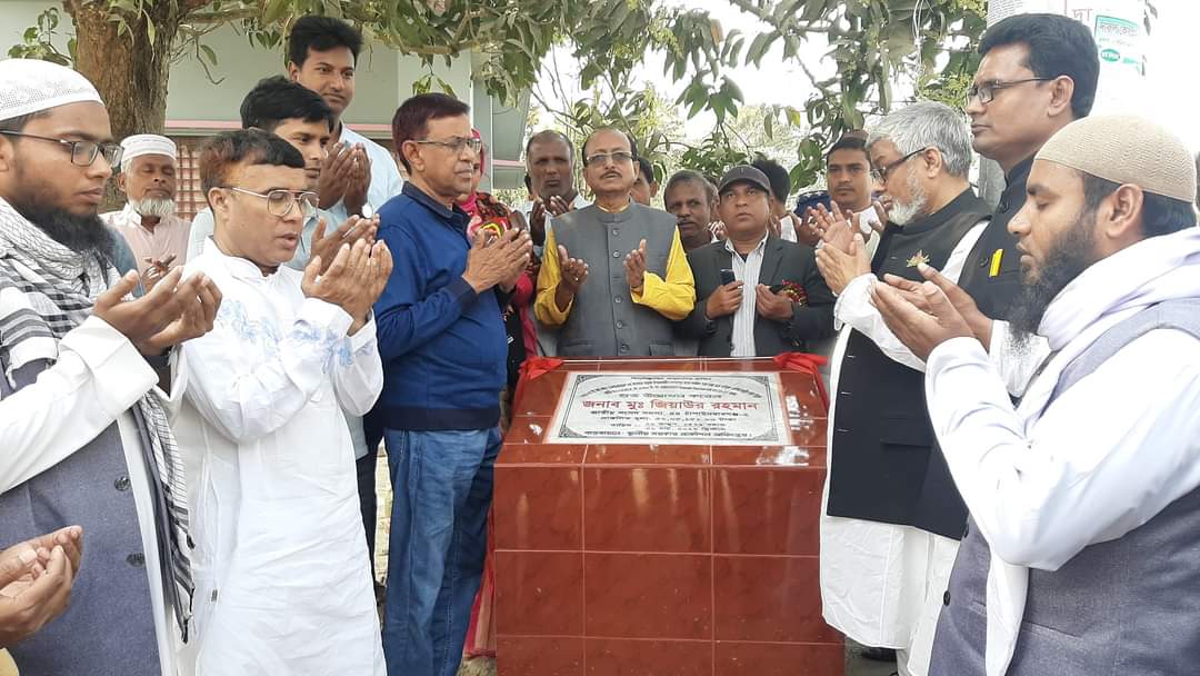 নাচোলে রাস্তা পাকাকরণ কাজের উদ্বোধন করলেন সাংসদ জিয়াউর রহমান