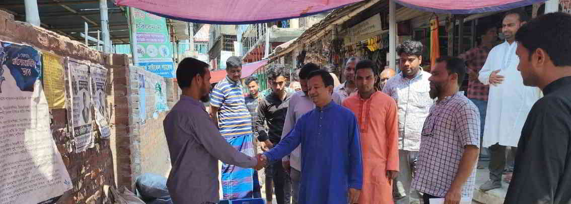 বর্তমান সরকারের উন্নয়ন তুলে ধরে শিবগঞ্জে লিফলেট বিলি