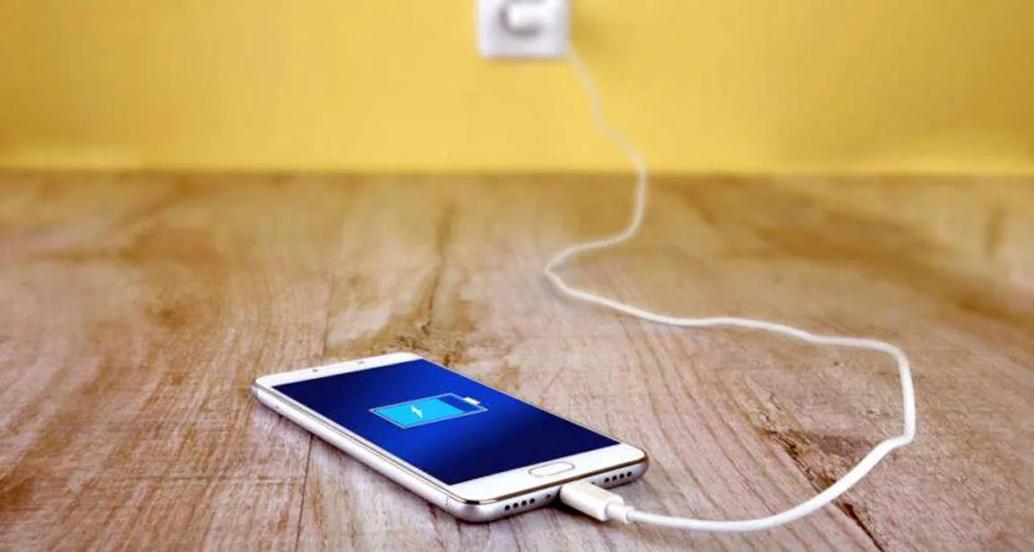 না জেনে যে ভুল করে নষ্ট করছেন আপনার পছন্দের স্মার্টফোনের ব্যাটারি