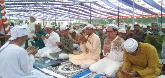 চাঁপাইনবাবগঞ্জে ভাবগাম্ভির্যের মধ্য দিয়ে ঈদুল ফিতর উদযাপন, দেশ ও জাতির কল্যাণ কামনা