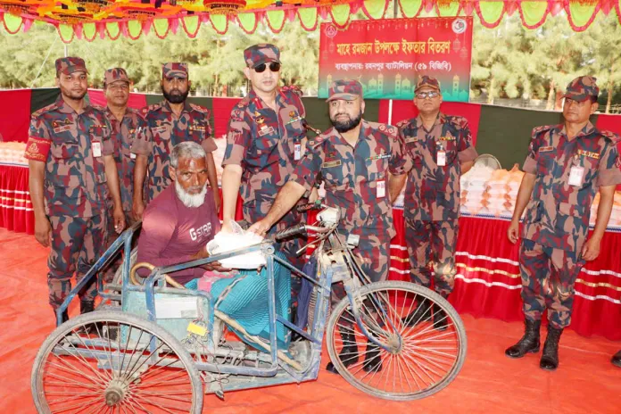 মাদককে জিরো টলারেন্স : ইফতারি বিতরণকালে লে. কর্নেল কিবরিয়া
