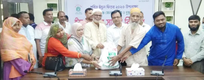 ঈদ উপলক্ষে খাদ্যসামগ্রী বিতরণ জেলা পরিষদের