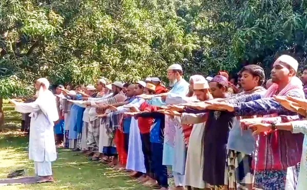 এবার গোমস্তাপুরে বৃষ্টির জন্য ইসতিসকার নামাজ আদায়