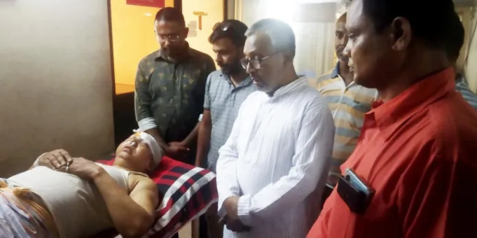 ভোলাহাটে সড়ক দুর্ঘটনায় আওয়ামী লীগ নেতা খালেক আহত