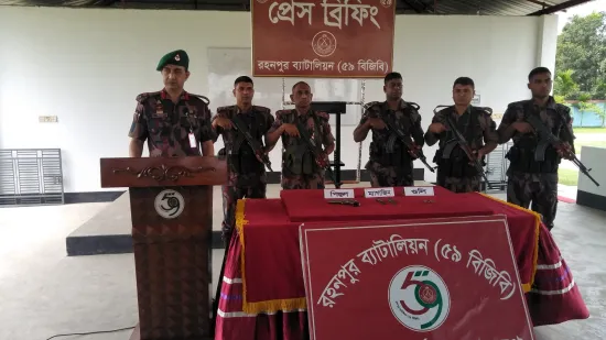 চাঁপাইনবাবগঞ্জের শিবগঞ্জে বিদেশী পিস্তলসহ একজন আটক