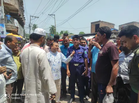কানসাট আমবাজারে যানজট নিরসনে অবৈধ স্থাপনা সরাল প্রশাসন