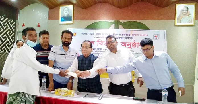 সরকারের ধারাবাহিকতা না থাকলে উন্নয়ন ব্যাহত হবে : চেক বিতরণ অনুষ্ঠানে ওদুদ এমপি