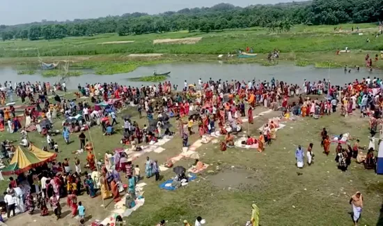 কানসাটে গঙ্গা দশহরায় মানুষের ঢল