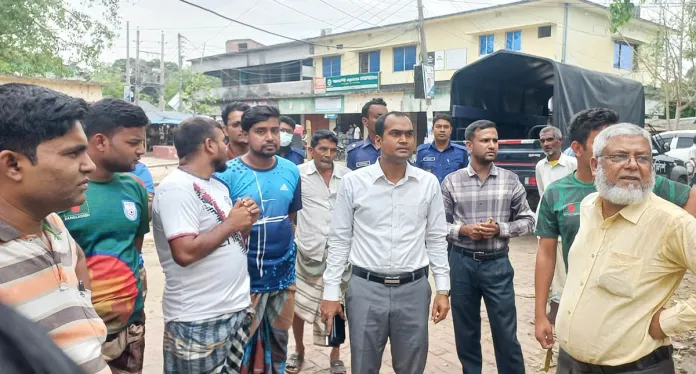 শিবগঞ্জে অবৈধ ৩০টি স্থাপনা উচ্ছেদ করল প্রশাসন