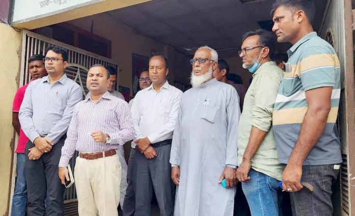 শিবগঞ্জে কর্মসৃজন প্রকল্পের শ্রমিকদের সঙ্গে মতবিনিময়