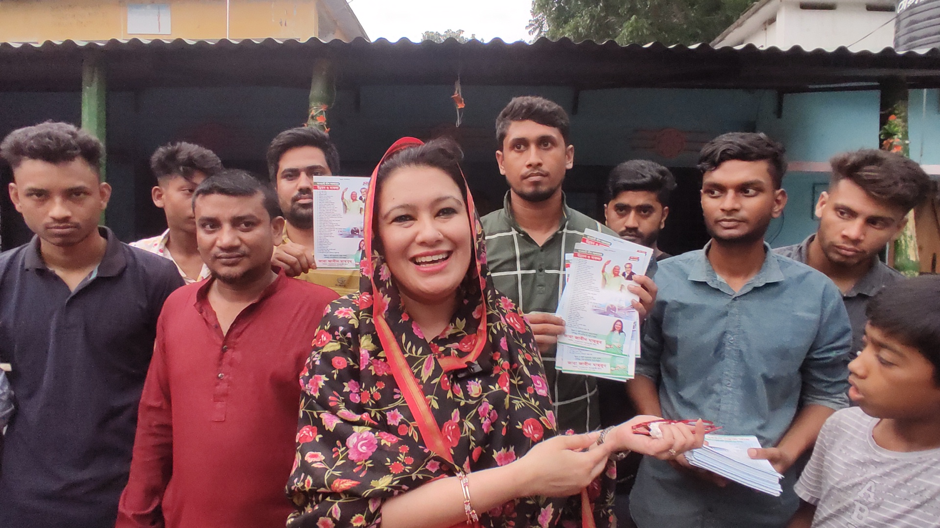 শিবগঞ্জে শেখহাসিনার উন্নয়ন প্রচারনায় চাঁপাইনবাবগঞ্জ জেলা আ’লীগ সদস্য জারা মাহবুব