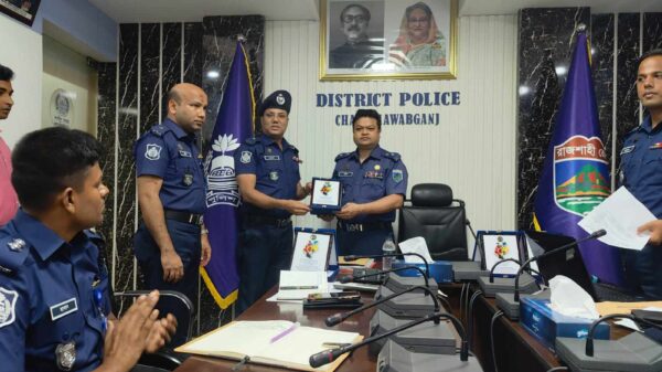 চাঁপাইনবাবগঞ্জ জেলার শ্রেষ্ঠ ওসি হলেন সদর মডেল থানার ওসি সাজ্জাদ হোসেন