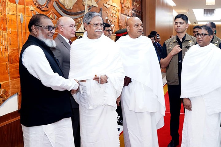 পবিত্র হজ পালনে ১০ দিনের সফরে সৌদি আরবের উদ্দেশ্যে রাষ্ট্রপতি