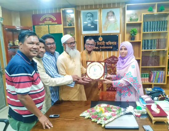 গোমস্তাপুর ইউএনওকে সংবর্ধনা দিল ইউনিয়ন পরিষদ ফোরাম