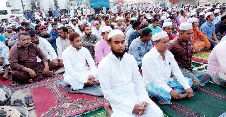 ধর্মীয় মর্যাদা ও ভাবগাম্ভীর্যের মধ্য দিয়ে সারাদেশে উদযাপিত হচ্ছে ঈদুল আজহা