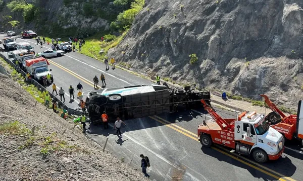 মেক্সিকোতে ভয়াবহ সড়ক দুর্ঘটনায় নিহত ১৭