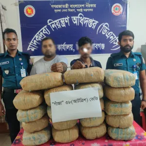 চাঁপাইনবাবগঞ্জে মাদকদ্রব্য নিয়ন্ত্রণ অধিদপ্তরের অভিযানে ৩৮ কেজি গাঁজা ও ট্রাকসহ আটক ২