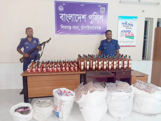 শিবগঞ্জে বিদেশী মদসহ ভারতীয় পণ্য জব্দ