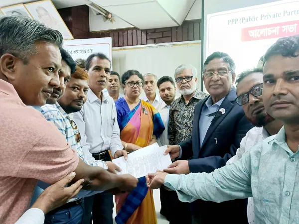 কৃষিমন্ত্রীকে স্মারকলিপি দিলেন চাঁপাইনবাবগঞ্জের ব্যবসায়ীরা