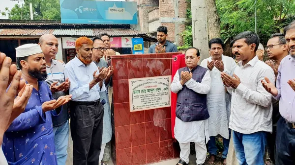 চর অনুপনগরে পাকা রাস্তা নির্মাণ কাজের উদ্বোধন