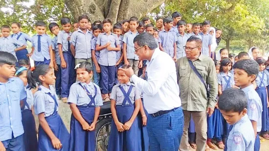 গোমস্তাপুরে ব্যস্ত সময় পার করলেন জেলা প্রশাসক