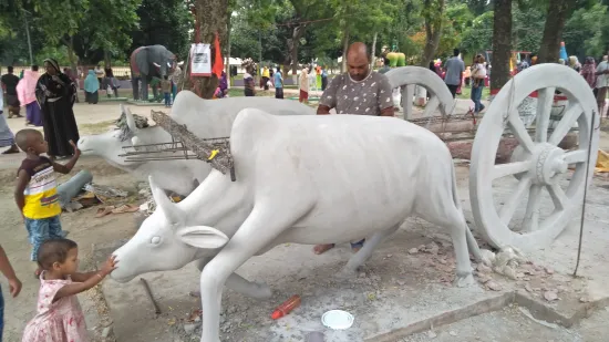 কলকাকলিতে মুখরিত চাঁপাইনবাবগঞ্জ কালেক্টরেট শিশুপার্ক