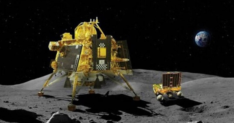 ভারত চাঁদের মাটি স্পর্শ করে ইতিহাস গড়ল