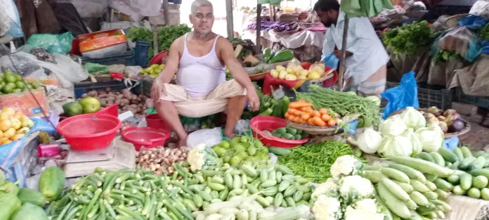 চাঁপাইনবাবগঞ্জে সবজির দাম ঊর্ধ্বমুখী আলুর কেজি ৬৫ টাকা
