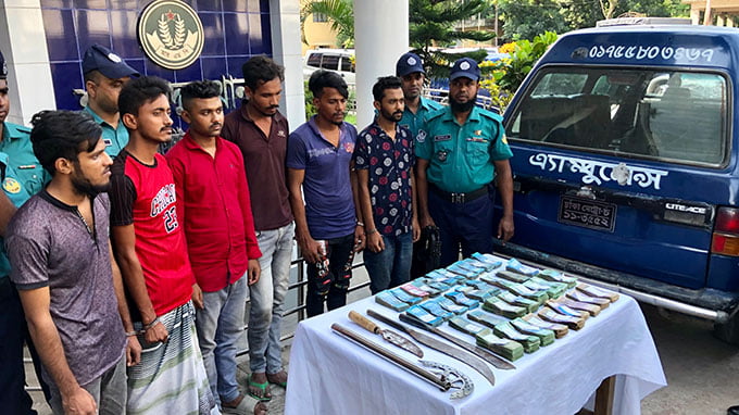 রাজশাহীতে এ্যাম্বুলেন্সে এসে ডাকাতি