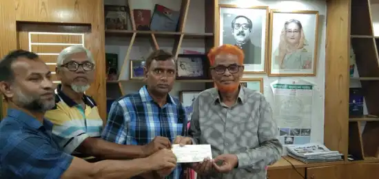 শেখ রাসেল স্মৃতি কিশোর ফুটবল টুর্নামেন্ট আয়োজক কমিটিকে অনুদান দিল জেলা পরিষদ