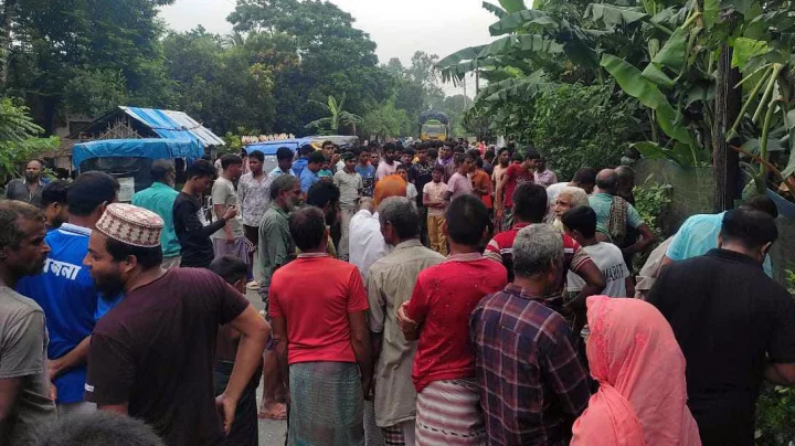 ওভারটেক করতে গিয়ে ট্রাকের চাকার নিচে বাইক চালক,শিবগঞ্জ সড়ক