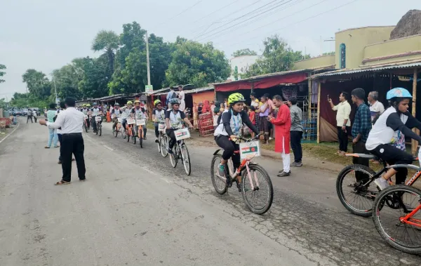 নোয়াখালিতে ইয়ুথ ক্যাম্পে যোগ দিতে ভারতীয় বাই সাইকেল র‌্যালিটি চাঁপাইনবাবগঞ্জে