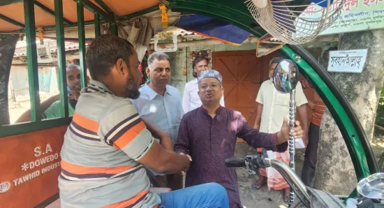 শিবগঞ্জে ডা. শিমুল এমপির গণসংযোগ ও অর্থ সহায়তা প্রদান