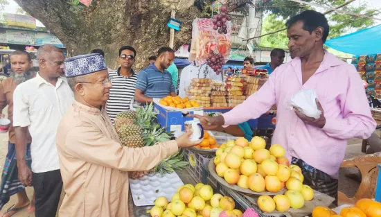 শিবগঞ্জে সরকারের উন্নয়ন তুলে ধরে গণসংযোগ ডা. শিমুল এমপির