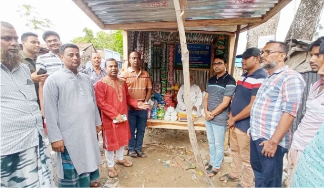 শিবগঞ্জে ভিক্ষুক পুনর্বাসনে দোকানসহ উপকরণ বিতরণ