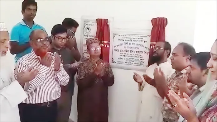 শিবগঞ্জে নবনির্মিত একাডেমিক ভবন উদ্বোধন